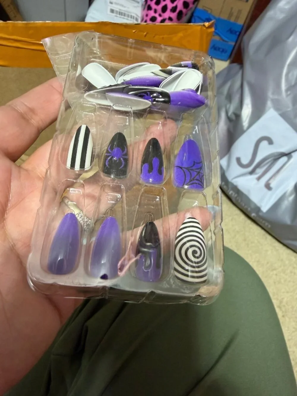 Beetlejuice-Themed Halloween Press-On Nails Purple & Black ABS Material Almond S